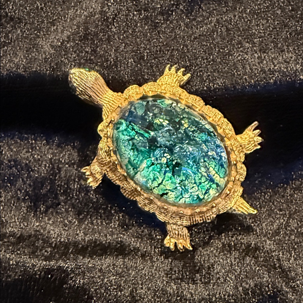 1950'S DODDS 11 W 30 ST. BRAND GREEN CAT EYE GLASS DOME CABOCHON TURTLE BROOCH